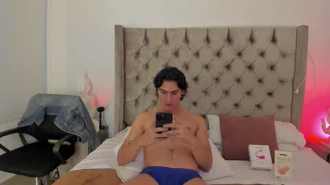 Snapshot of alexxander_hall chatting on 09-17-25, 01:40 Alexxander Hall online show from 09-17-25, 01:40