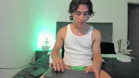 Snapshot of alexxander_hall chatting on 09-23-25, 10:35 Alexxander Hall online show from 09-23-25, 10:35