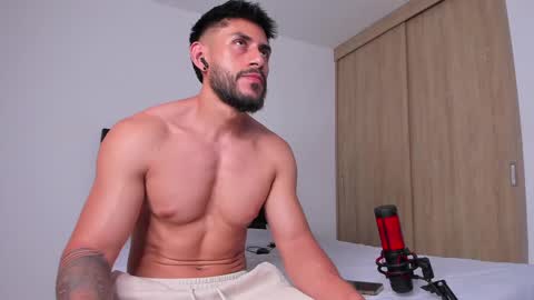 Snapshot of alexxxmachine chatting on 02-16-25, 01:14 Alex   freelance model  instagram alex b229 online show from 02-16-25, 01:14