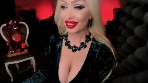 Snapshot of alfa_female chatting on 12-24-24, 07:39 AlfaFemale online show from 12-24-24, 07:39