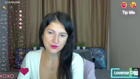 Snapshot of alianna_solo_kiss chatting on 11-11-25, 06:35 Alianna online show from 11-11-25, 06:35