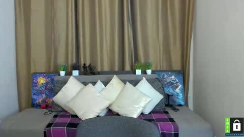 Snapshot of alianna_solo_kiss chatting on 11-19-25, 06:35 Alianna online show from 11-19-25, 06:35