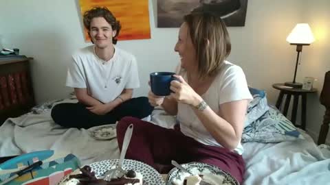 Alice online show from 04-10-26, 01:05