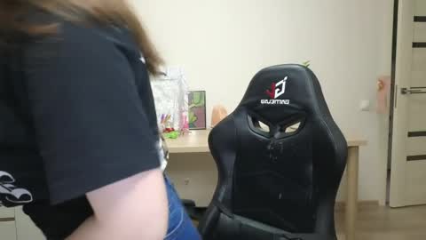 Alice online show from 04-25-26, 03:20