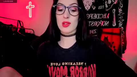 Snapshot of alice___mistress chatting on 06-27-26, 12:48 Miss Alice online show from 06-27-26, 12:48