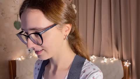 Snapshot of alice_alarcon chatting on 11-15-25, 10:37 Hey Im Alice online show from 11-15-25, 10:37