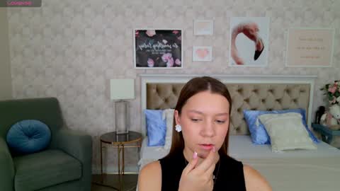 Snapshot of alice_charmy chatting on 01-24-25, 05:10 Alice in Wonderland online show from 01-24-25, 05:10