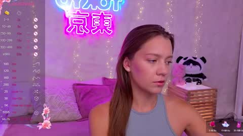 Snapshot of alice_charmy chatting on 09-18-25, 05:42 Alice in Wonderland online show from 09-18-25, 05:42