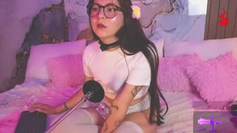 Snapshot of alice_cute77 chatting on 05-15-26, 03:19 Mey online show from 05-15-26, 03:19