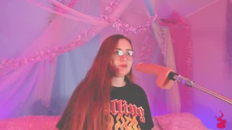 Snapshot of alice_cute77 chatting on 05-17-26, 05:05 Mey online show from 05-17-26, 05:05