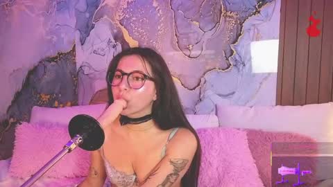 Snapshot of alice_cute77 chatting on 05-17-26, 05:09 Mey online show from 05-17-26, 05:09