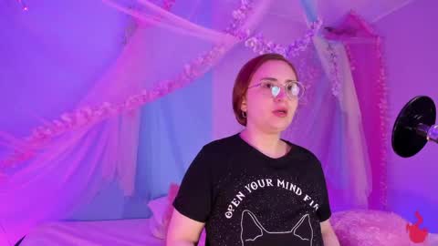 Snapshot of alice_cute77 chatting on 05-19-26, 05:03 Mey online show from 05-19-26, 05:03