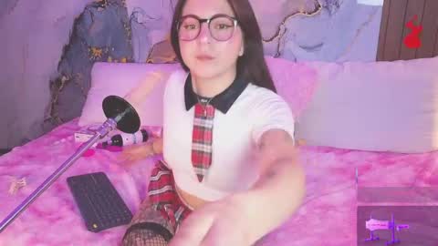 Snapshot of alice_cute77 chatting on 05-29-26, 05:11 Mey online show from 05-29-26, 05:11