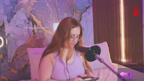 Snapshot of alice_cute77 chatting on 05-31-26, 02:31 Mey online show from 05-31-26, 02:31