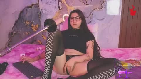 Snapshot of alice_cute77 chatting on 06-02-26, 06:43 Mey online show from 06-02-26, 06:43