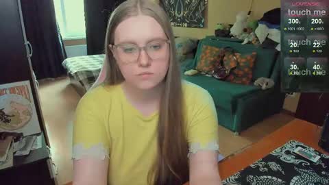 Snapshot of alice_dreamgirl_ chatting on 05-11-26, 02:45 Alice 3 online show from 05-11-26, 02:45