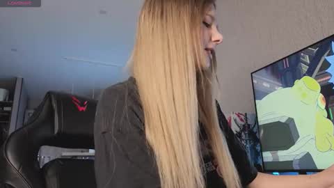 My name is Alice find out about me in the Fansly  online show from 10-26-25, 02:45