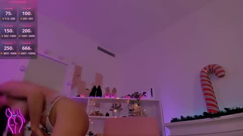 Snapshot of alice_in_the__wonderland chatting on 12-27-24, 10:01 Alice online show from 12-27-24, 10:01