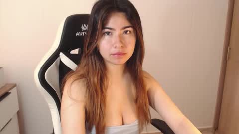 Snapshot of alice_middle01 chatting on 03-10-25, 04:57 Alice online show from 03-10-25, 04:57