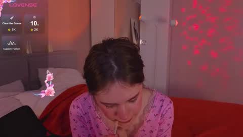 Snapshot of alice_miiiller chatting on 11-07-25, 04:01 Alice online show from 11-07-25, 04:01