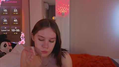 Snapshot of alice_miiiller chatting on 11-18-25, 05:45 Alice online show from 11-18-25, 05:45