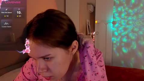 Snapshot of alice_miiiller chatting on 11-22-25, 03:49 Alice online show from 11-22-25, 03:49