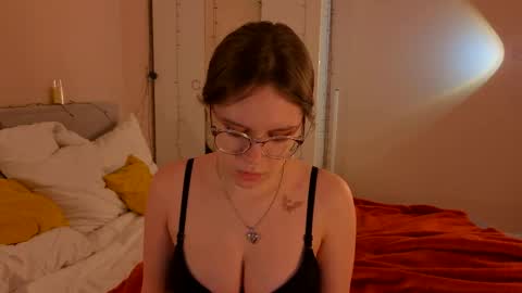 Snapshot of alice_miiiller chatting on 12-14-25, 10:09 Alice online show from 12-14-25, 10:09