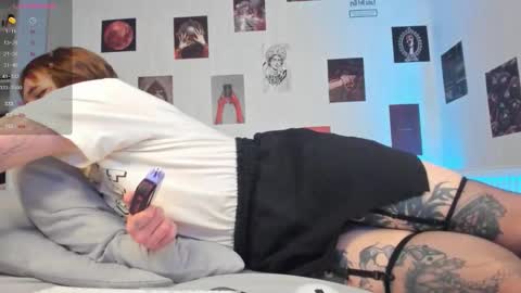 Snapshot of alice_moonshard chatting on 11-30-25, 01:04 Alice online show from 11-30-25, 01:04