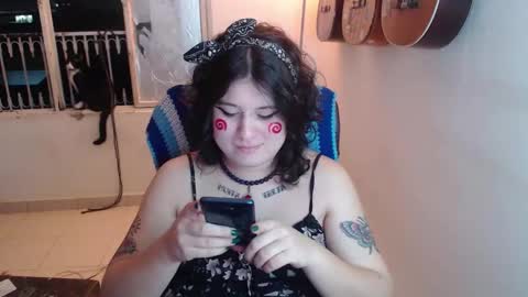 Snapshot of alice_psilocybe_sabina420 chatting on 11-17-25, 02:39 Alicia Aldara online show from 11-17-25, 02:39