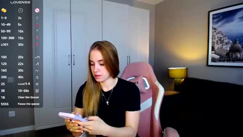 Snapshot of alice_rays_ chatting on 06-23-26, 05:27 Alice online show from 06-23-26, 05:27