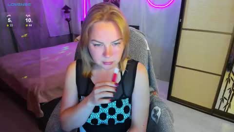 Snapshot of alice_sex_intellect chatting on 09-18-25, 02:52 Alice online show from 09-18-25, 02:52