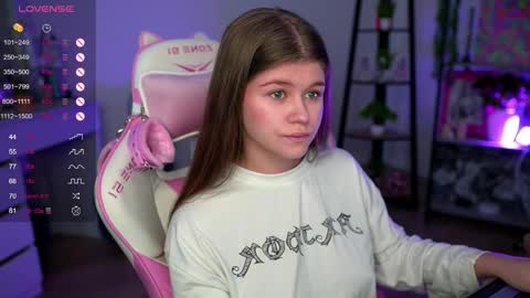 Snapshot of alice_tails chatting on 02-19-25, 07:17 Alice online show from 02-19-25, 07:17