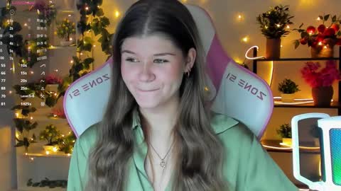 Snapshot of alice_tails chatting on 09-09-25, 09:25 Alice online show from 09-09-25, 09:25