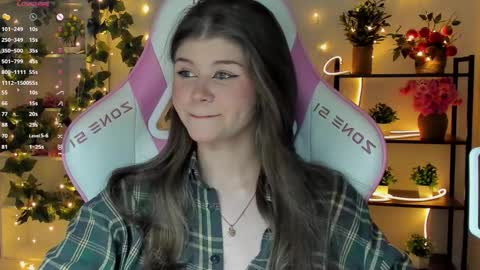 Snapshot of alice_tails chatting on 09-12-25, 06:52 Alice online show from 09-12-25, 06:52