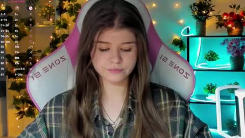 Snapshot of alice_tails chatting on 09-18-25, 04:42 Alice online show from 09-18-25, 04:42