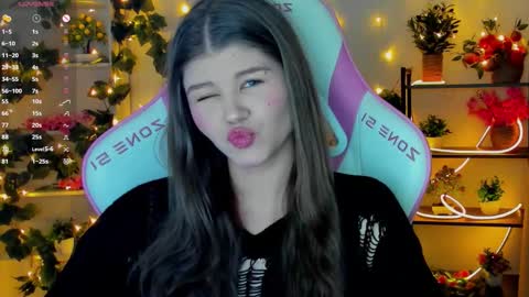 Snapshot of alice_tails chatting on 10-14-25, 10:32 Alice online show from 10-14-25, 10:32