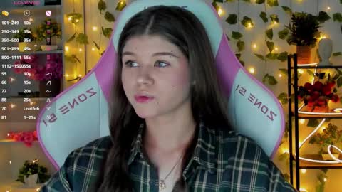 Snapshot of alice_tails chatting on 10-23-25, 09:13 Alice online show from 10-23-25, 09:13