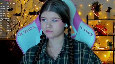 Snapshot of alice_tails chatting on 10-27-25, 10:36 Alice online show from 10-27-25, 10:36