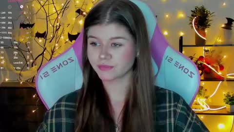 Snapshot of alice_tails chatting on 11-03-25, 07:04 Alice online show from 11-03-25, 07:04