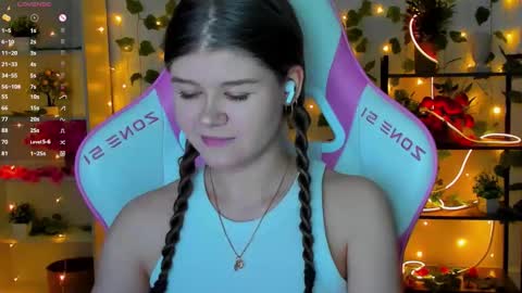 Snapshot of alice_tails chatting on 11-06-25, 10:21 Alice online show from 11-06-25, 10:21