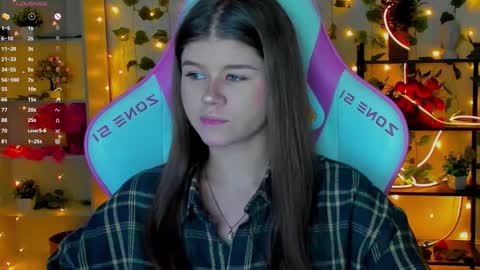 Snapshot of alice_tails chatting on 11-08-25, 10:30 Alice online show from 11-08-25, 10:30