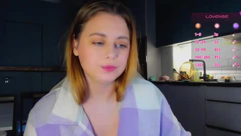 Snapshot of alice_wander chatting on 05-13-26, 02:53 Alice online show from 05-13-26, 02:53