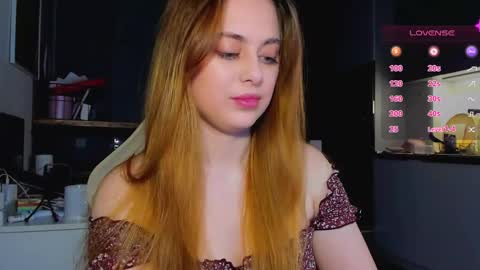 Snapshot of alice_wander chatting on 05-16-26, 02:52 Alice online show from 05-16-26, 02:52