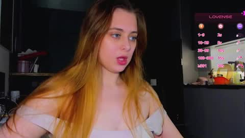 Snapshot of alice_wander chatting on 05-16-26, 03:33 Alice online show from 05-16-26, 03:33