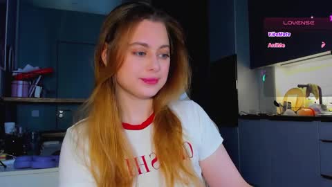 Snapshot of alice_wander chatting on 05-18-26, 03:46 Alice online show from 05-18-26, 03:46