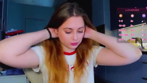 Snapshot of alice_wander chatting on 05-18-26, 04:07 Alice online show from 05-18-26, 04:07