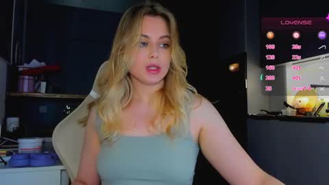 Snapshot of alice_wander chatting on 05-23-26, 02:28 Alice online show from 05-23-26, 02:28
