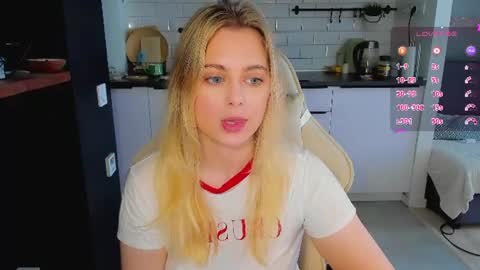 Snapshot of alice_wander chatting on 06-10-26, 04:01 Alice online show from 06-10-26, 04:01