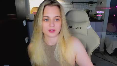 Snapshot of alice_wander chatting on 06-11-26, 10:24 Alice online show from 06-11-26, 10:24