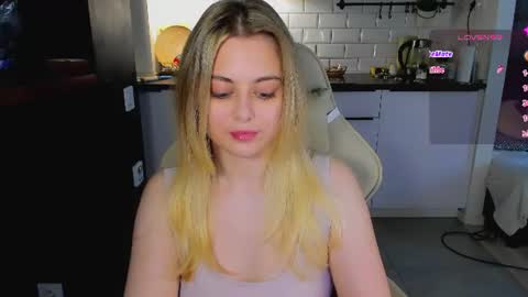 Snapshot of alice_wander chatting on 06-14-26, 10:50 Alice online show from 06-14-26, 10:50